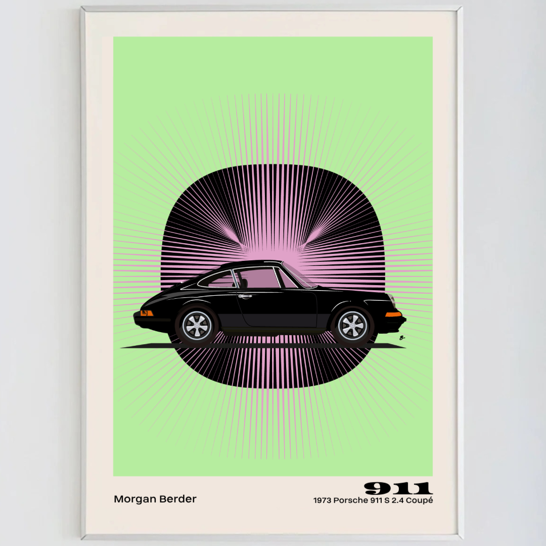 Cadre accroché au mur avec un poster d'une illustration représentant un fond vert avec un motif noir et rose, il est écrit 911 et en premier plan une voiture de sport noir.